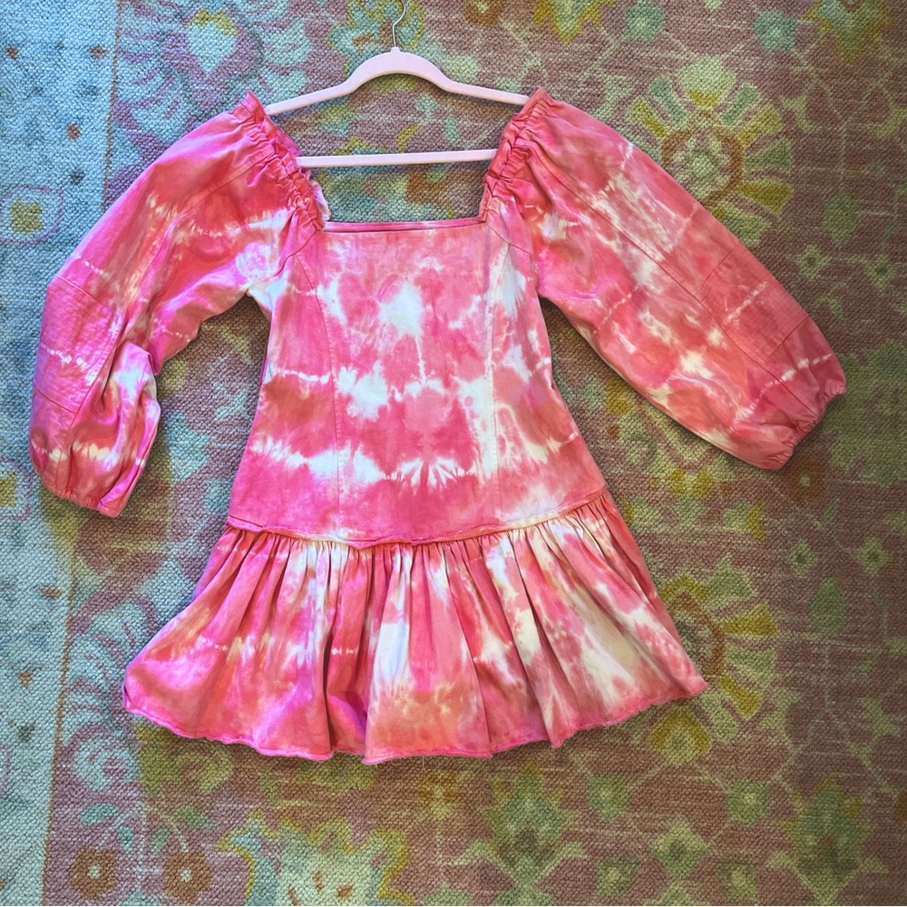 PINK TIE-DYE LOVE SHACK FANCY DENIM DRESS. size 6, like-new